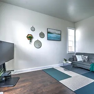 Cozy 2 Bdr At Heart Of Capitol Hill - A Seattle